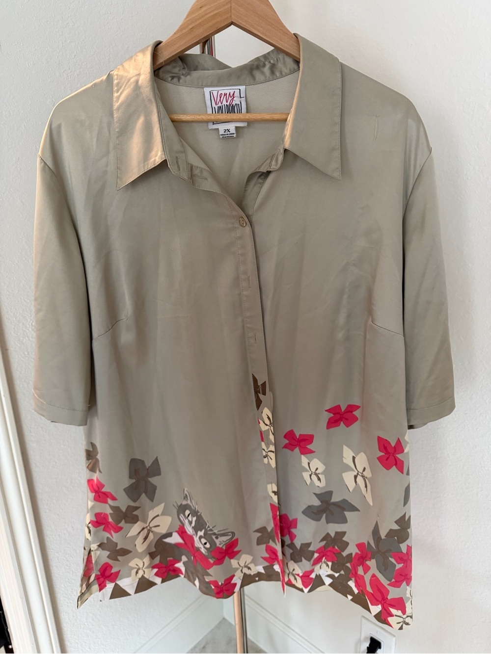 Vintage Very Vollbach Taupe Button-Front Floral Hem Women's Top